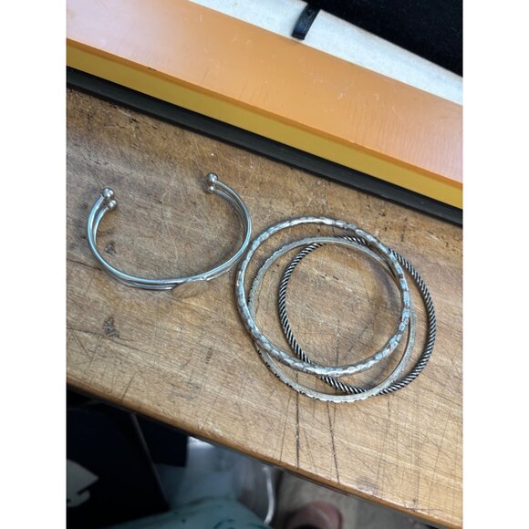 Set Of 4 Silver-Tone Bangles & Cuff Bracelet With Textured & Twisted Designs - Picture 5 of 7